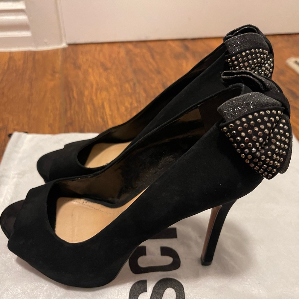 Peep toe schutz heels